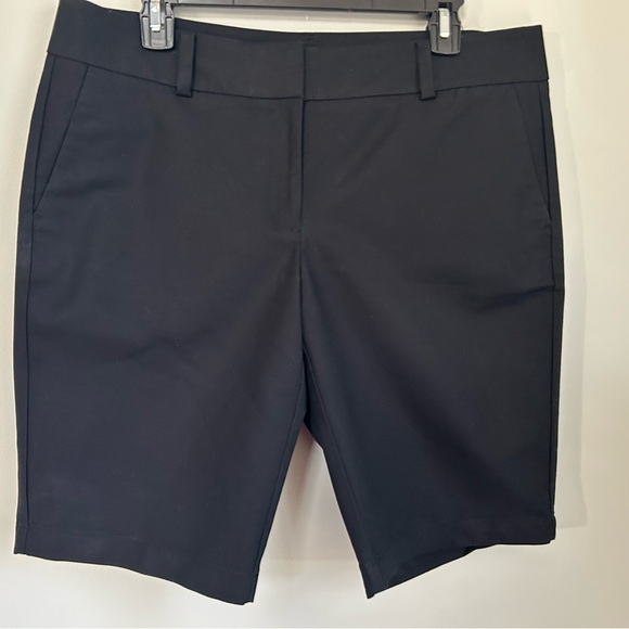 Ann Taylor Signature Black Women's Bermuda Shorts, Size 12 - Picture 3 of 11
